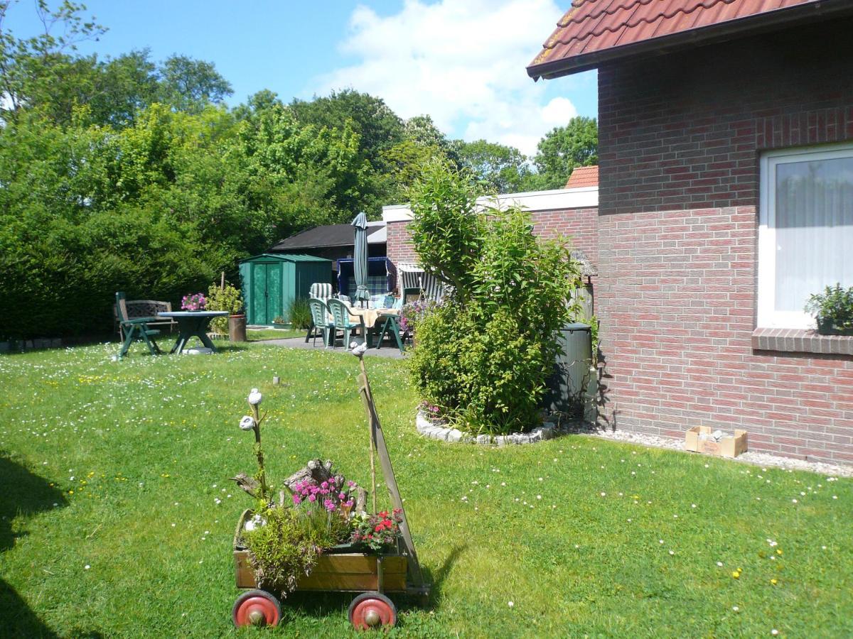 Ferienwohnungen Im Haus Herrmann Neuharlingersiel Esterno foto